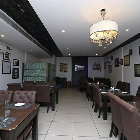 Oyo 22677 Hotel Mehfil Rājpura Exterior foto